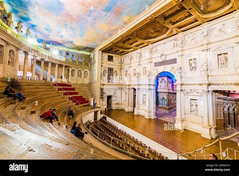  Teatro Olimpico: Rönesans İtalya'sına Bir Yolculuk!