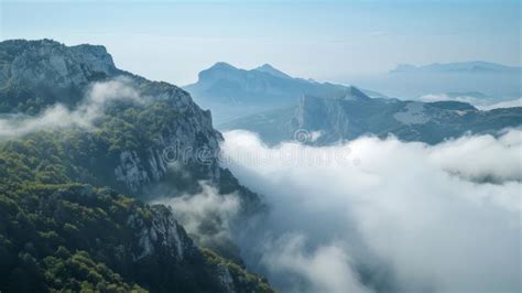  Yunfengshan Dağında İnanılmaz Manzaralar ve Mistik Bir Atmosfer Yaşayın!