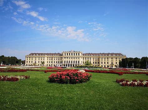  İnnsbruck'un İkonik Schönbrunn Sarayı: Tarih ve Lüksün Buluştuğu Bir Yolculuk!