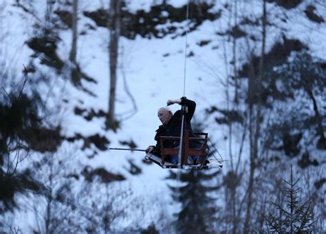 Patriata Zirvesi: Muhteşem Görünüm ve Heyecan Verici Bir Teleferik Yolculuğu!