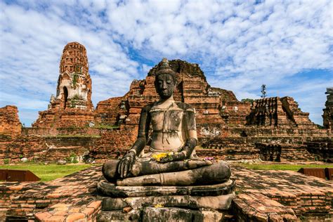 Wat Mahathat Ayutthaya: Tarihin İziyle Bezenmiş Bir Budizm Merkezi!